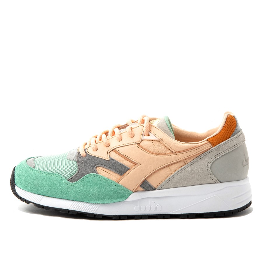 Klekt X Highsnobiety N9002 Pire Od Breskve